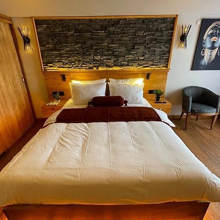 Palmiye Konuk Evi Foça Bagian luar foto