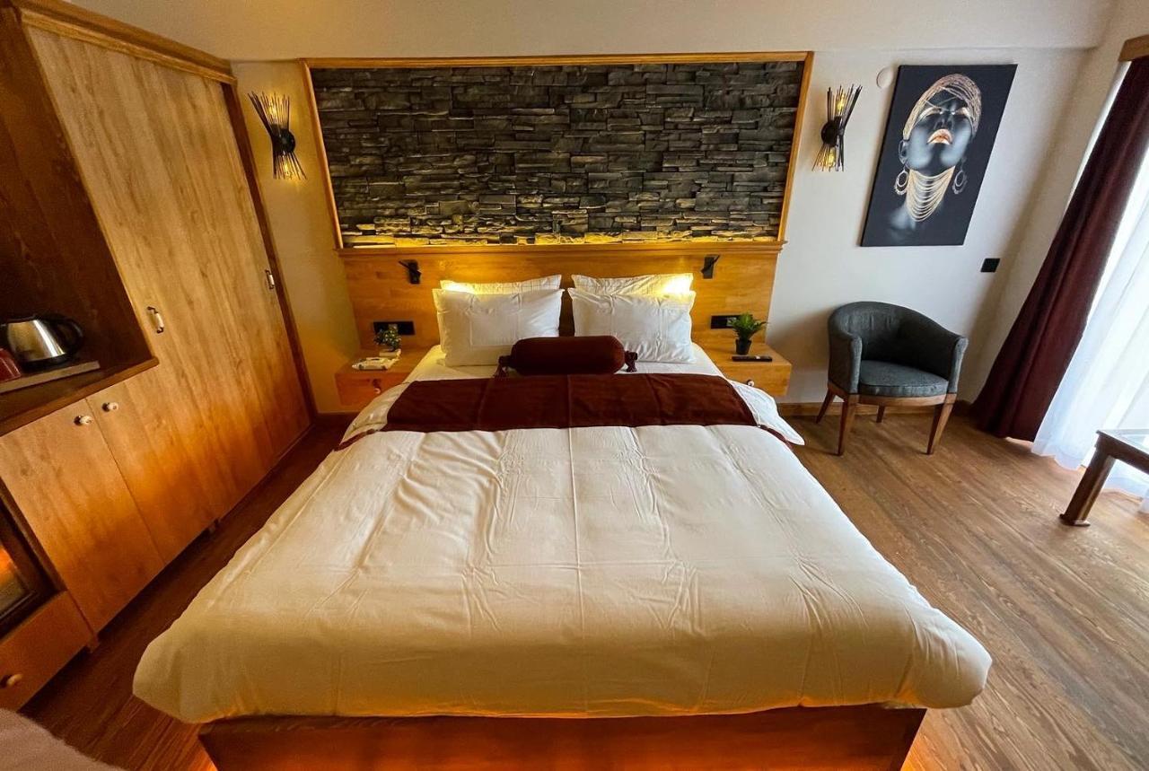 Palmiye Konuk Evi Foça Bagian luar foto